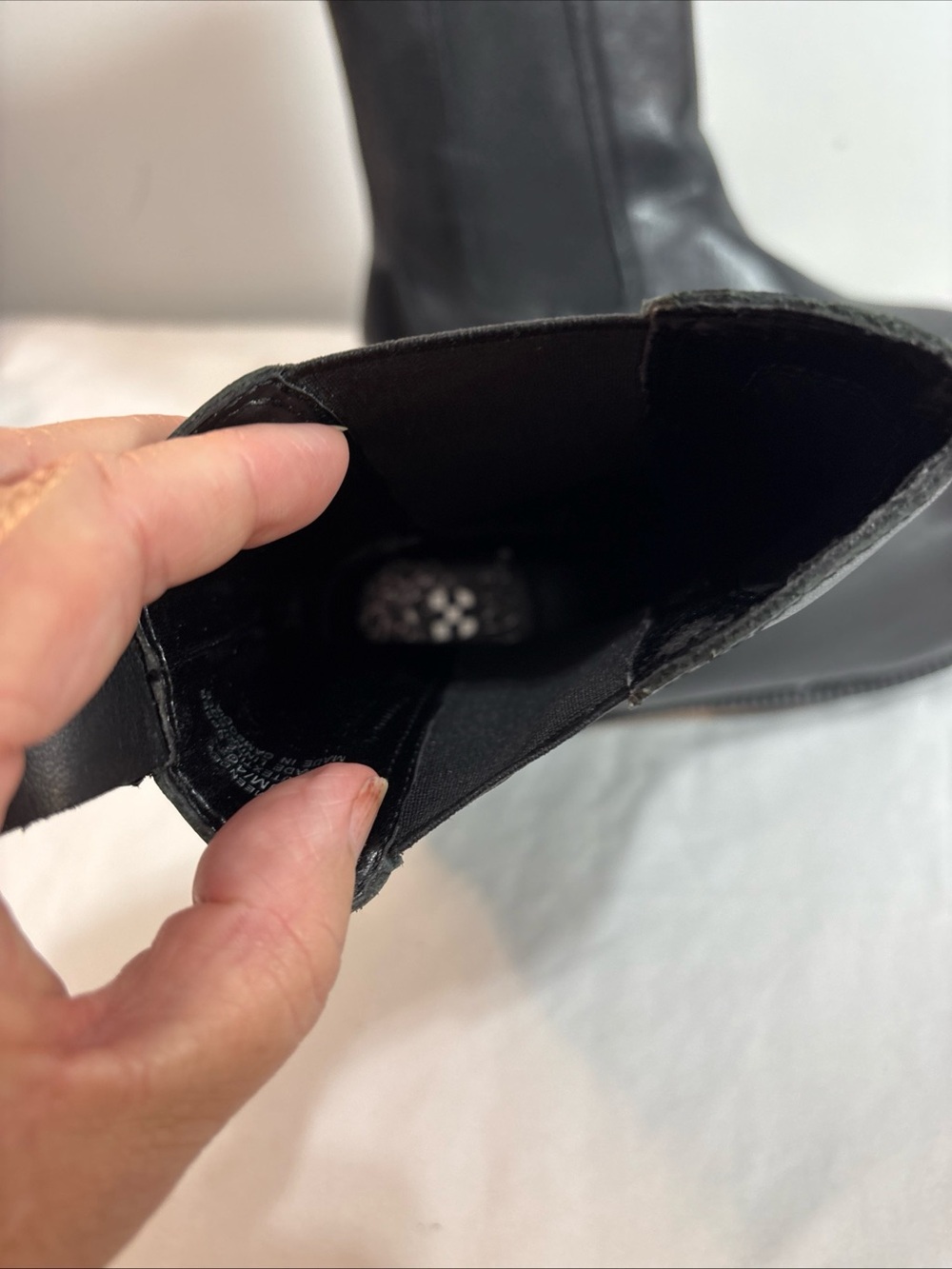 Vince Camuto Women’s Black Platform Chelsea Boots with Stud Trim. 8/30 - Picture 6 of 10